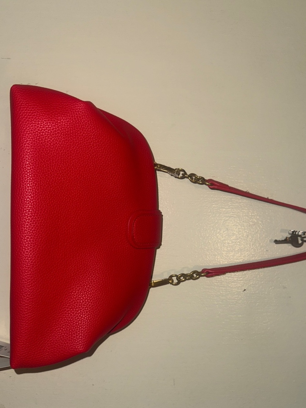 Elegant Red Pebbled Shoulder Bag with Gold Chain Strap